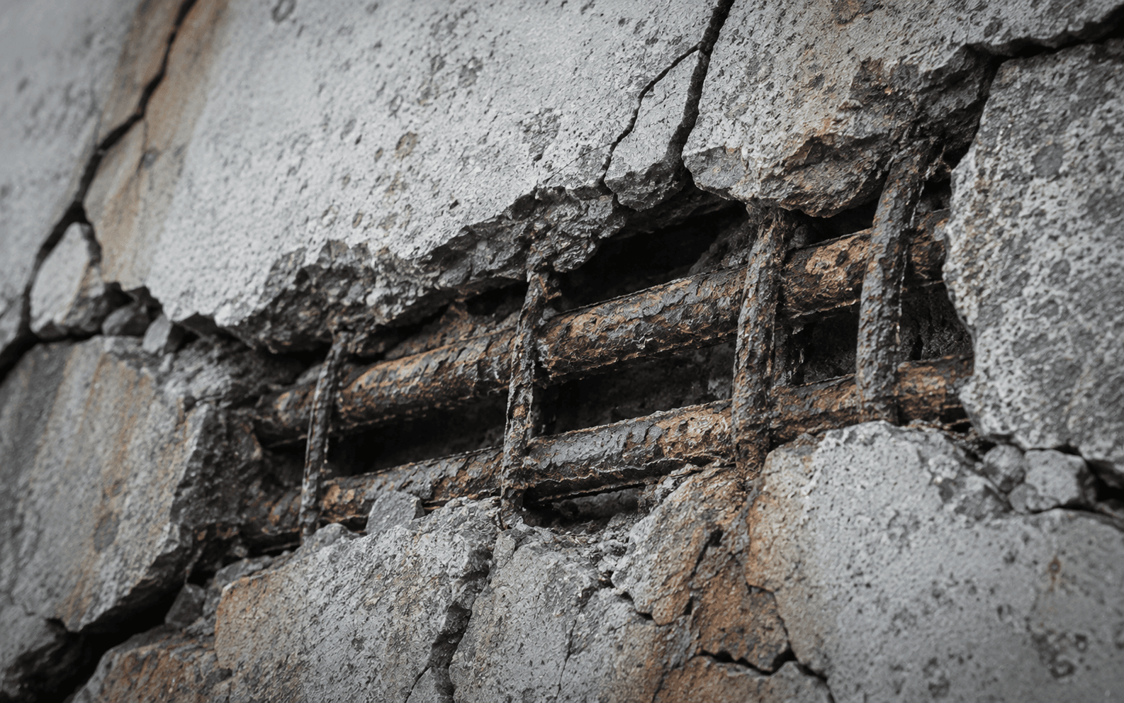 Rusted reinforcement steel in concrete